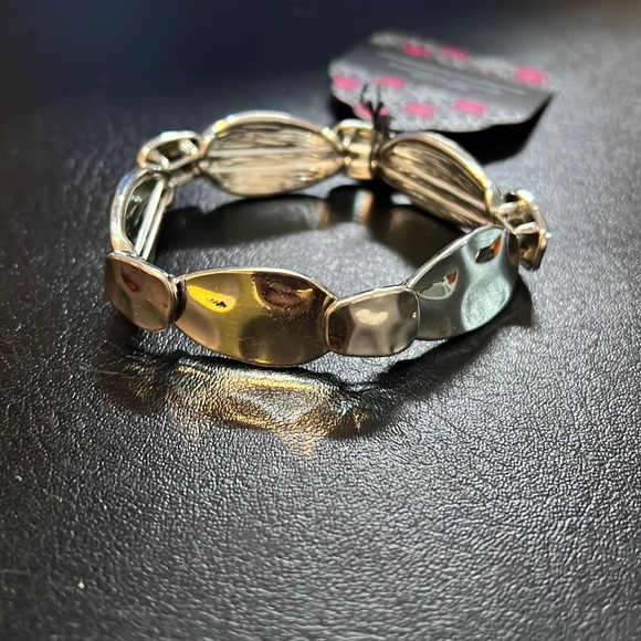 Silver stretchy bracelet